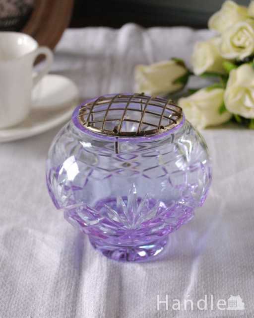 パープル色のガラスが華やかな花留め付きのアンティークのフラワーベース Pg 6172 アンティーク雑貨