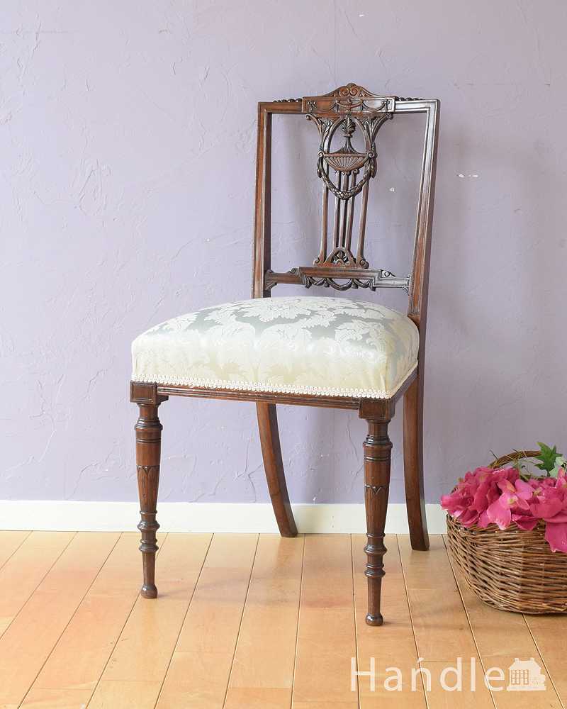アンティークの美しい椅子、背もたれの装飾が高級感のあるサロンチェア (q-359-c)