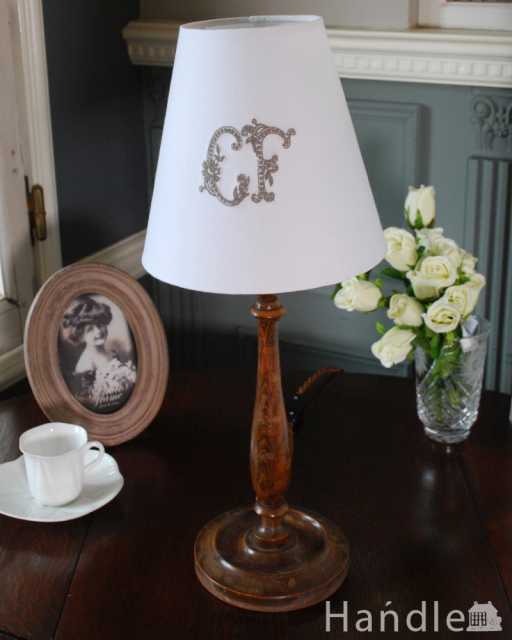 英国インテリアのアンティーク照明、木製のテーブルランプ（E17シャンデリア球付） (m-3582-z)