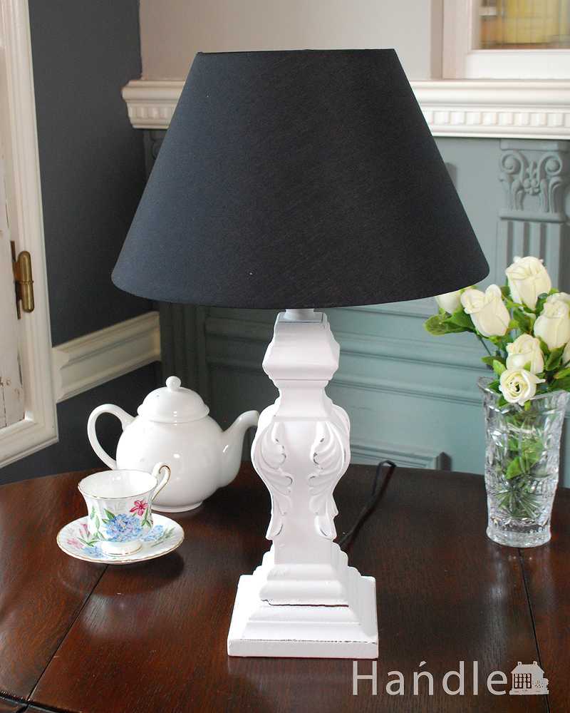 アンティーク風のおしゃれ照明、レリーフがフランスらしいテーブルランプ（電球なし） (TL-0072)