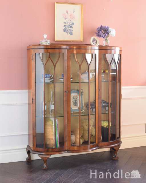 英国のアンティーク家具、ポインテッドアーチがキレイなガラスキャビネット（飾り棚） (q-2011-f)