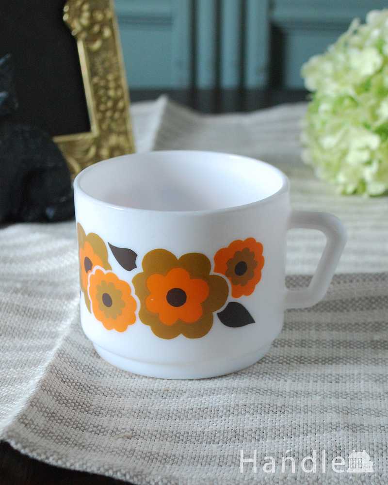 お花の絵が描かれたアルコパル（ロータス）のカップ、フランス生まれのおしゃれなオパールガラス (m-3667-z)