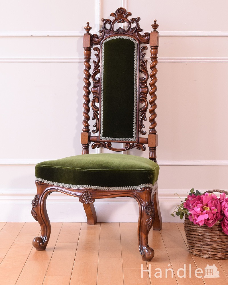 英国のアンティーク椅子、ゴージャスな背もたれが美しいナーシングチェア (q-385-c)