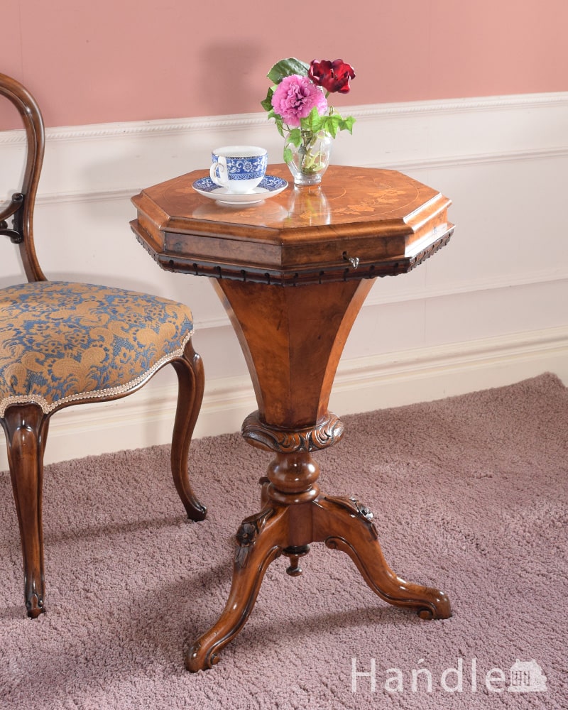 贅沢なアンティークの家具、ビクトリア時代を代表する象嵌が美しいソーイングテーブル (q-2038-f)