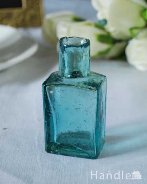 アンティークのガラス雑貨、濃いブルー色が爽やかなアンティークインクボトル (m-3730-z)