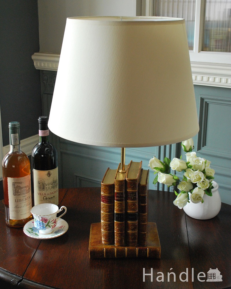 イギリスからやって来たおしゃれな照明、The Original Book Works社のテーブルランプ(E26・40W電球付) (TL-0080)