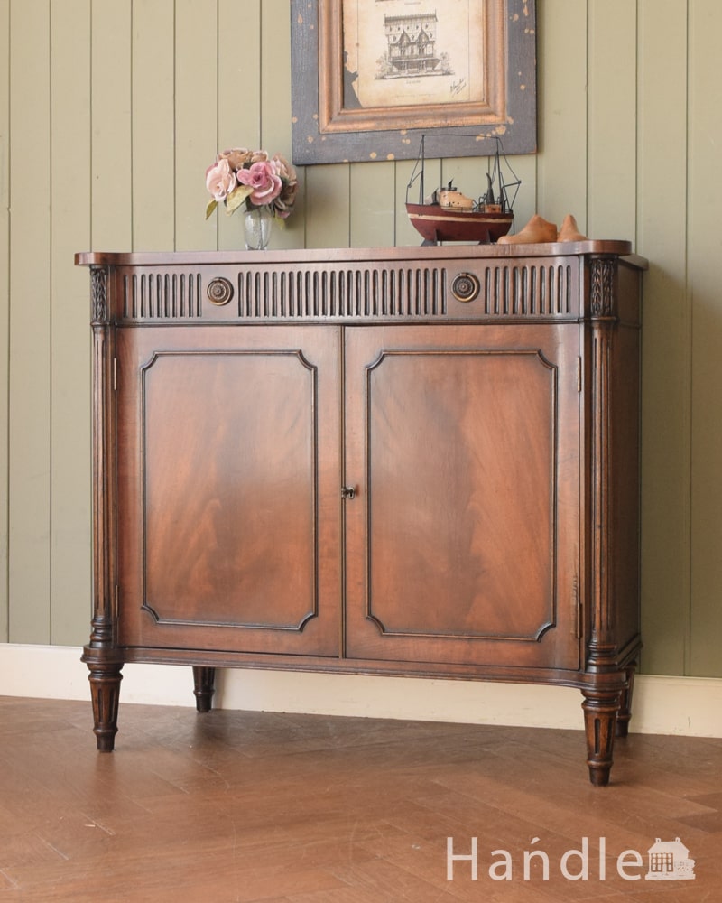 イギリスのオシャレなアンティーク家具、マホガニー材が美しいサイドボード (z-107-f)