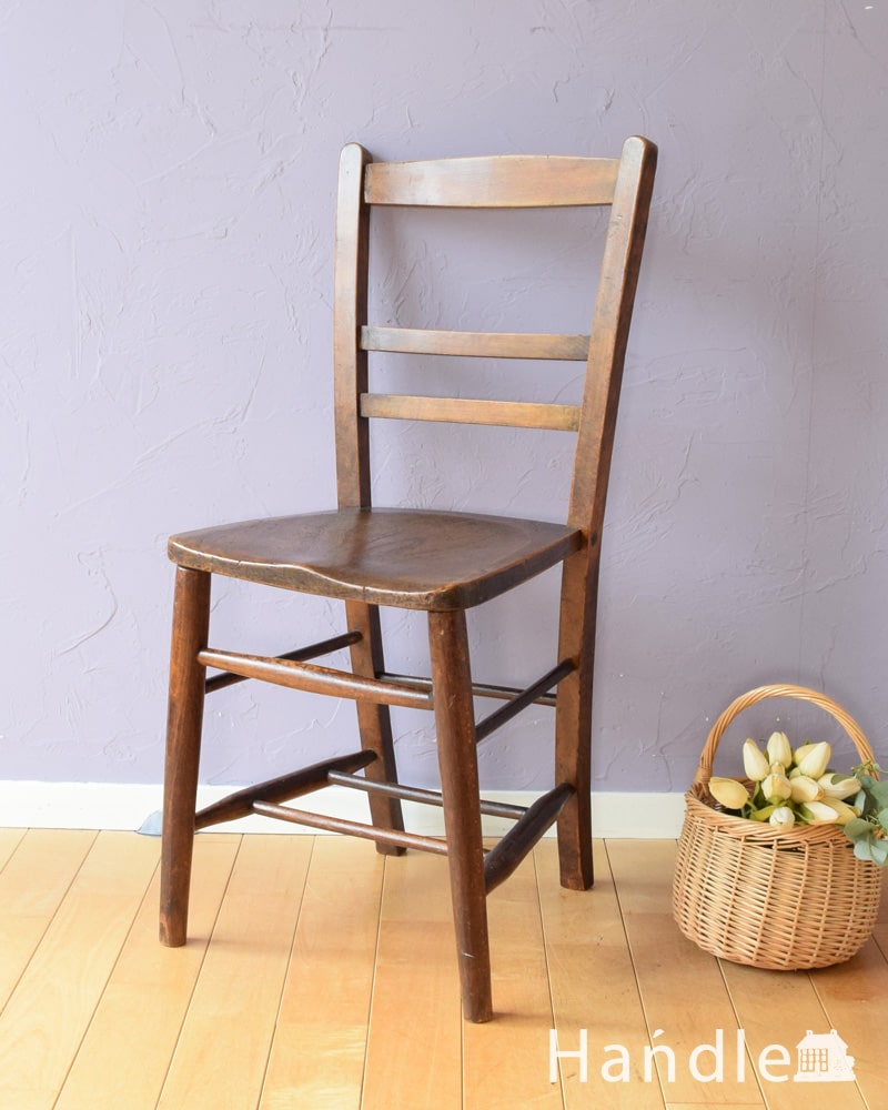 素朴な雰囲気が可愛い大人色のアンティークの椅子、シンプルなデザインのキッチンチェア (k-1019-c)
