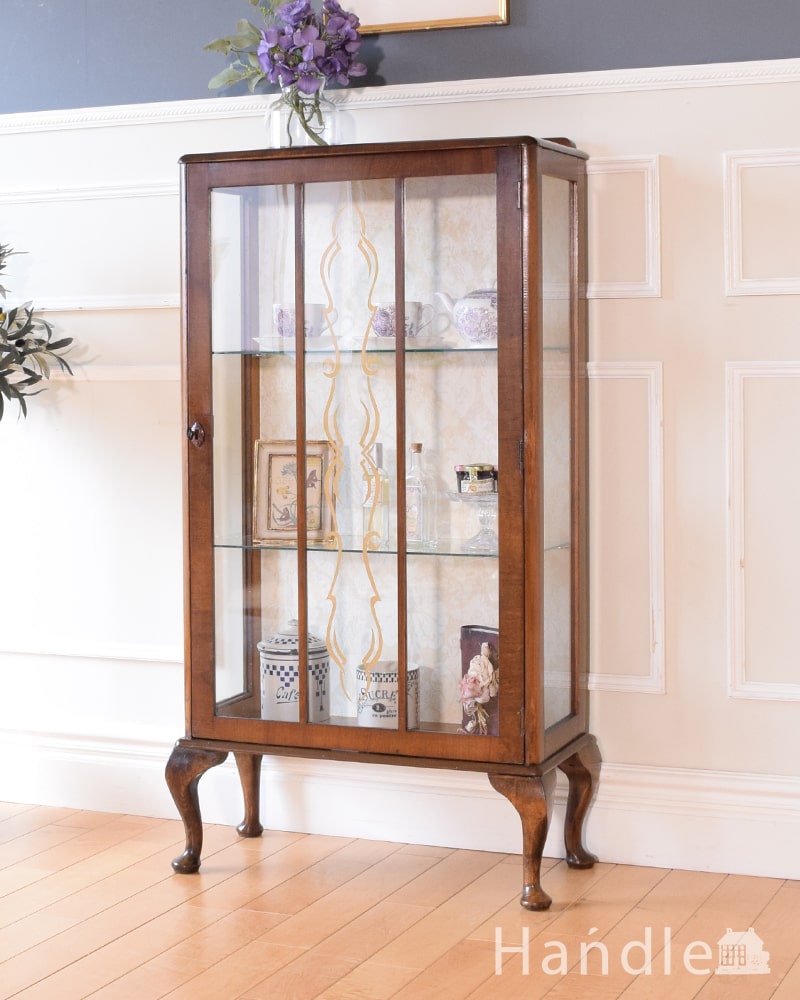 英国アンティークの家具、ガラスの模様がキラキラ輝くガラスキャビネット（飾り棚）  (k-2732-f)