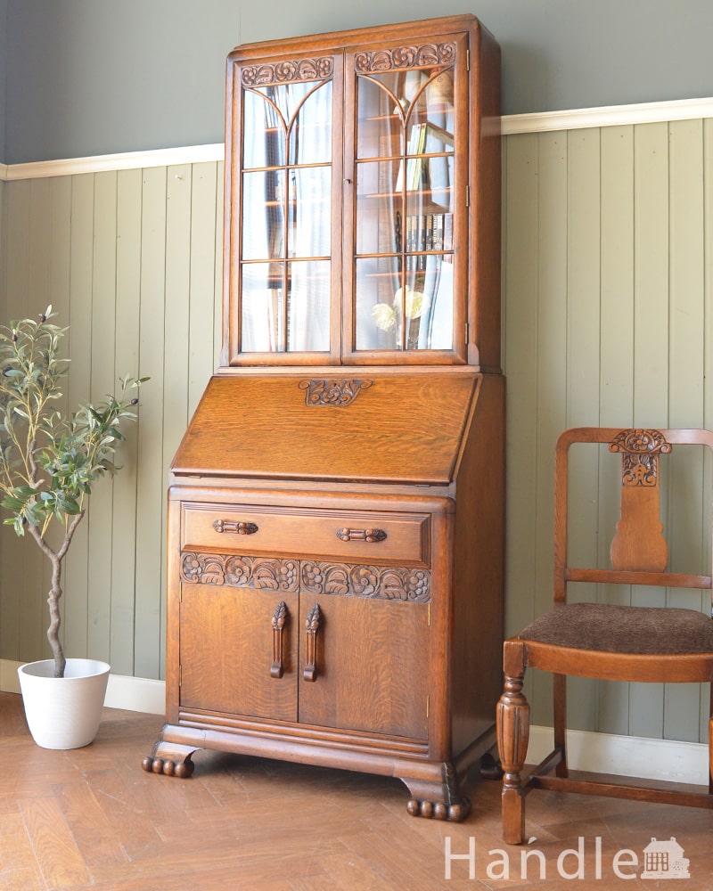 英国らしいアンティーク家具、彫りが美しいビューローブックケース（本棚＆デスク） (q-2119-f)