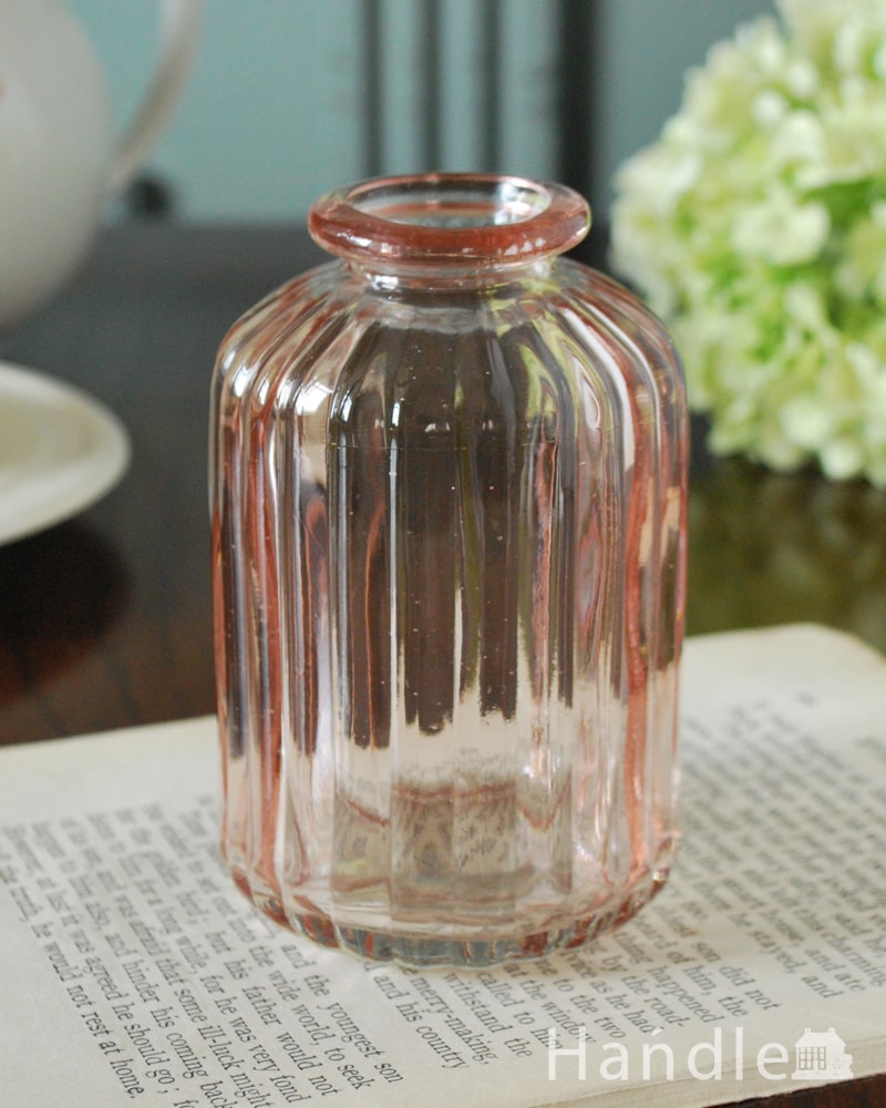 アンティーク風のガラス雑貨、ぽってりしたフォルムが可愛いガラス瓶(ピンク) (n12-369p)