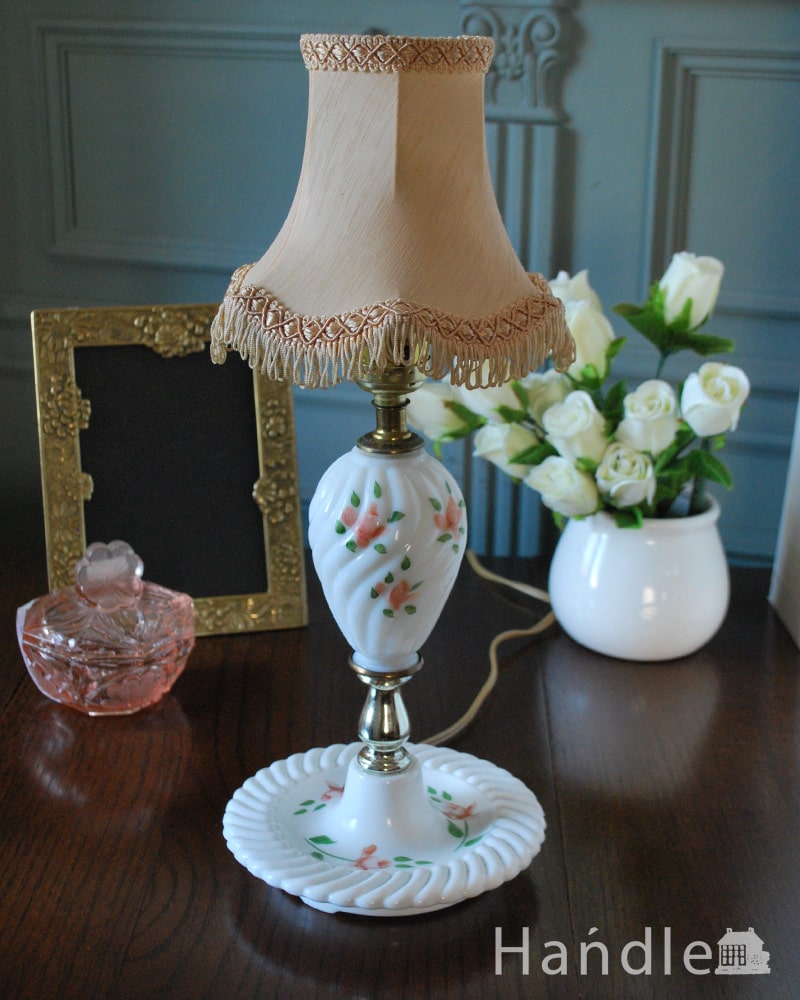 アンティークの照明、バラの絵が描かれたアンティークのテーブルランプ（E26・丸球付き） (m-4115-z)