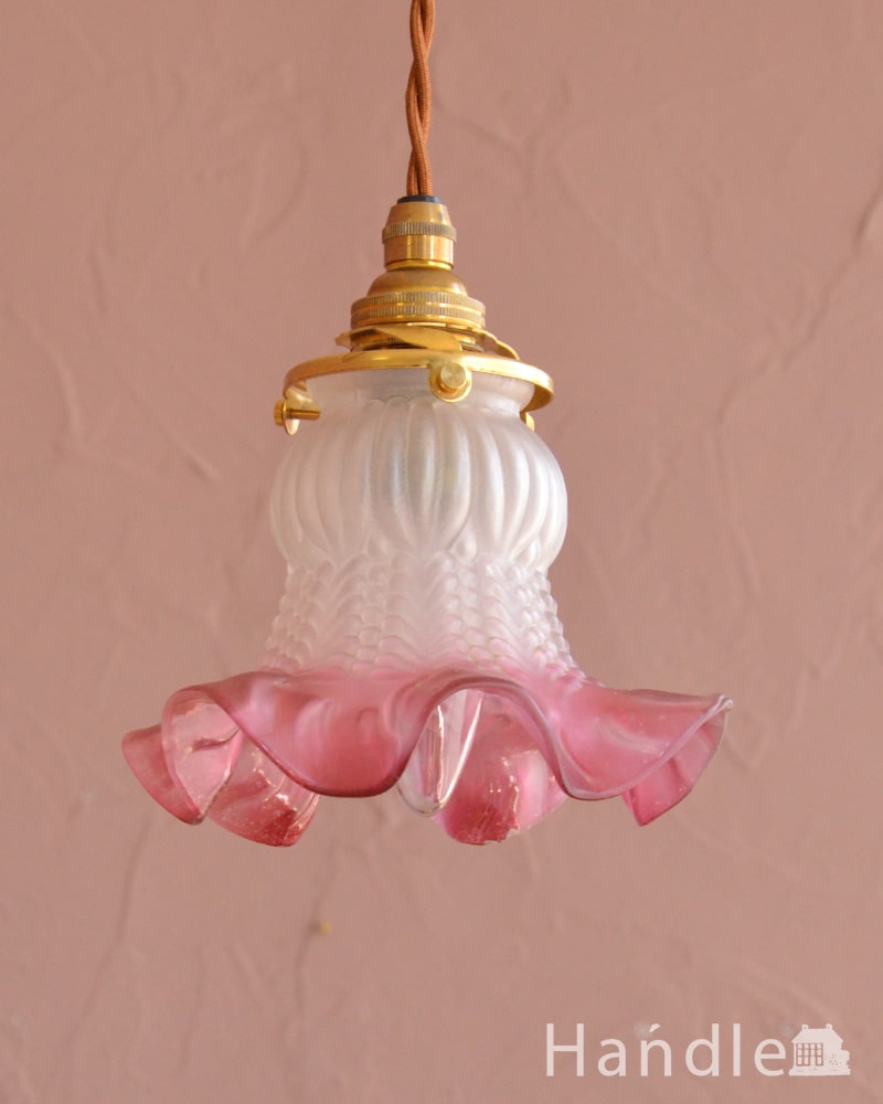 フランスのアンティーク照明、ピンクのフリルが可愛いシェード（コード・シャンデリア電球・ギャラリーA付き） (x-944-z)