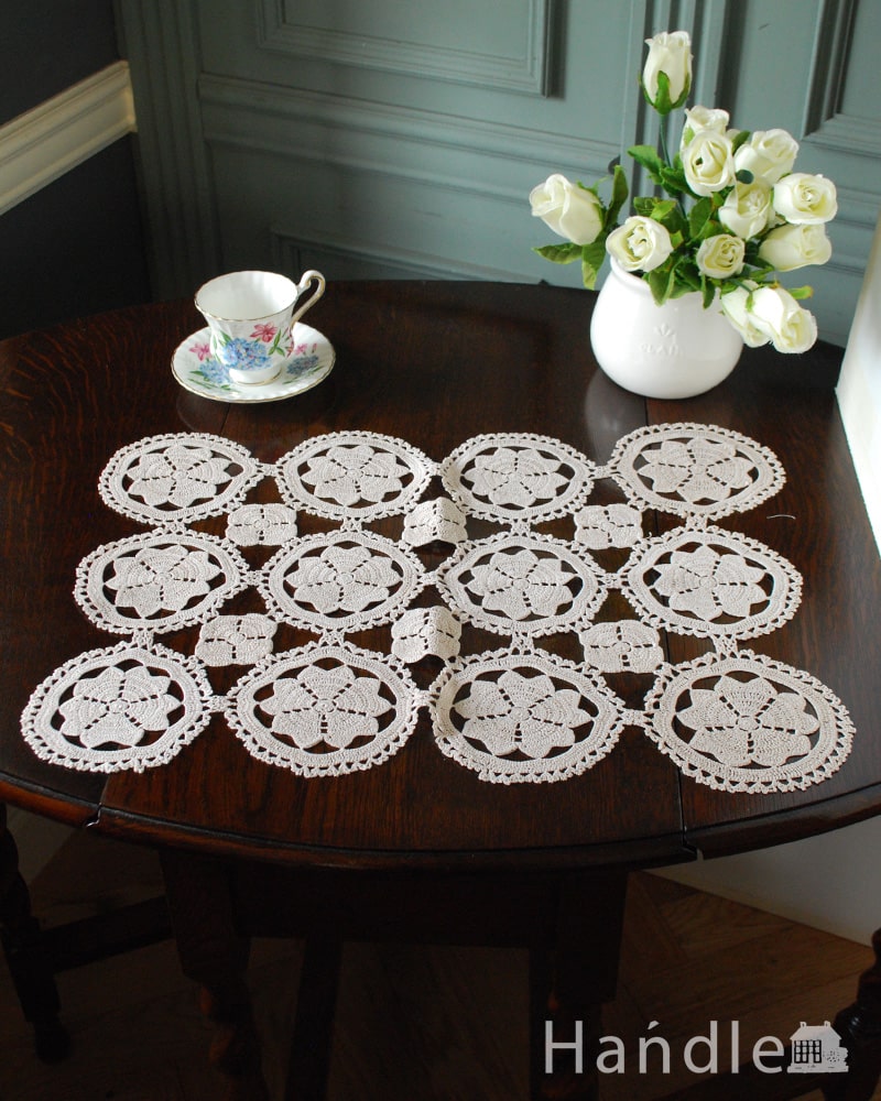 フランスのアンティーク雑貨、12個の小さなお花が咲くアンティークドイリーレース (m-3984-z)