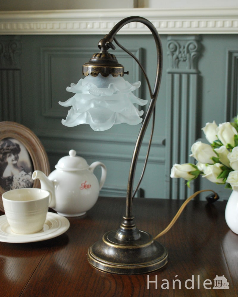 フランスらしいテーブルランプ、バラのシェードのアンティーク風ランプ（E17丸球付）