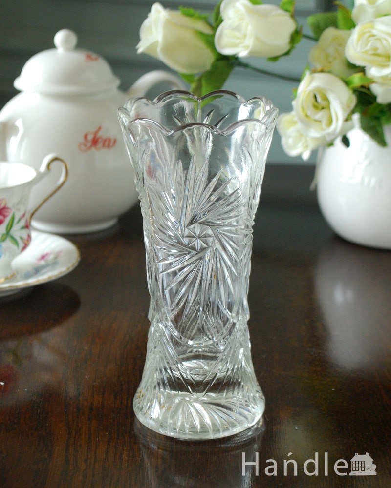 アンティークのガラス雑貨、イギリスで見つけたガラスの花器 (pg-6359)