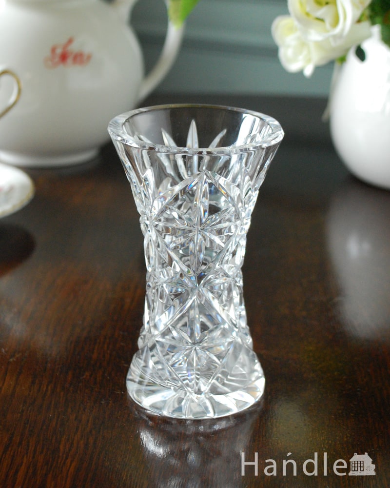 イギリスのアンティークガラス雑貨、小さなプレスドグラスのフラワーベース（一輪挿し） (pg-6361)