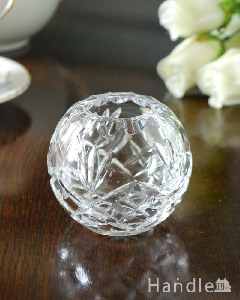 イギリスのアンティークガラス花器、まん丸の形が可愛いフラワーベース (pg-6364)