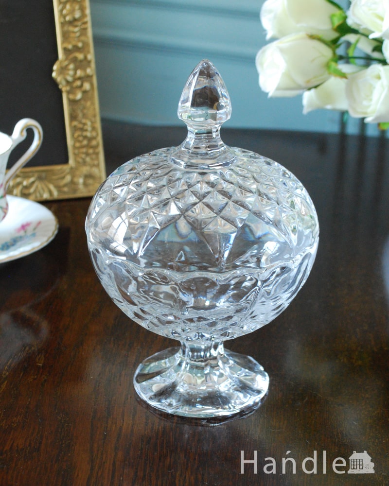 英国アンティークのガラス雑貨 丸いフタ付きの可愛い小物入れ プレスドグラス Pg 64 アンティーク雑貨