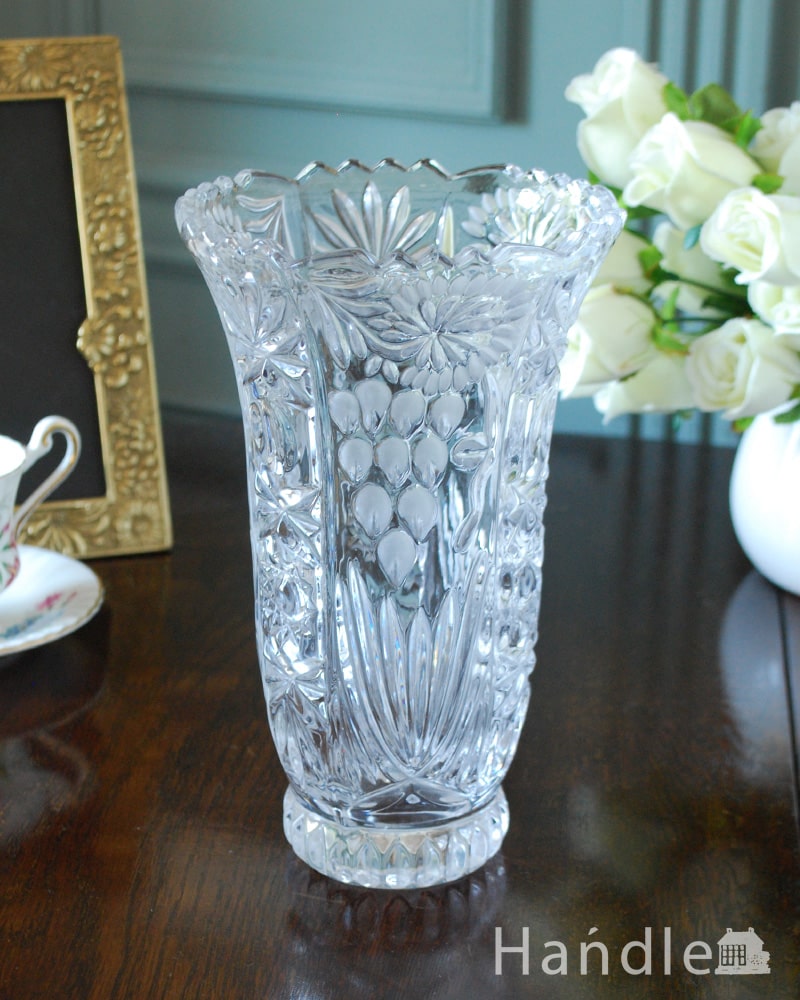 アンティークガラスのフラワーベース ブドウの模様が型押しされたガラスの花器 Pg 6421 アンティーク雑貨
