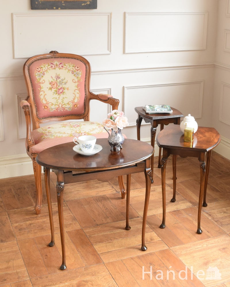 英国のアンティークテーブル、杢目が美しいおしゃれなネストテーブル (q-2156-f)