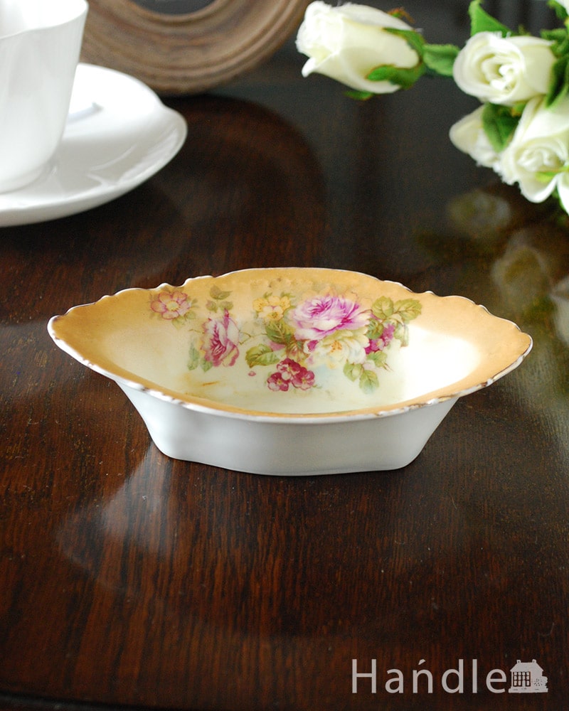 イギリスで見つけたアンティークの食器、お花模様が華やかな小さなプレート (m-4218-z)