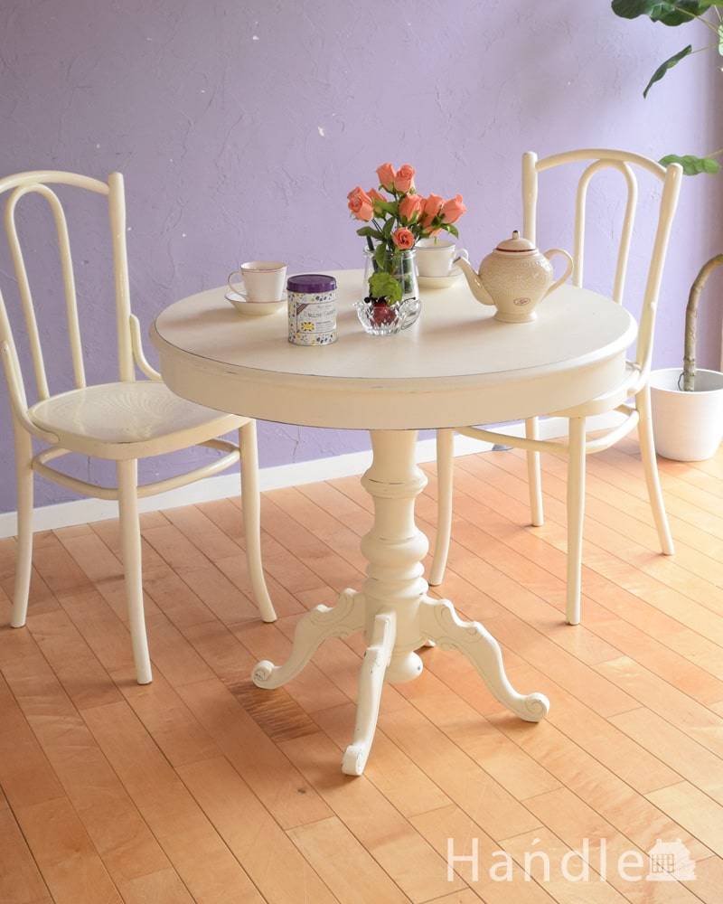 白いアンティーク調のダイニングテーブル、フレンチシャビーシックなラウンドテーブル (h-027-f)