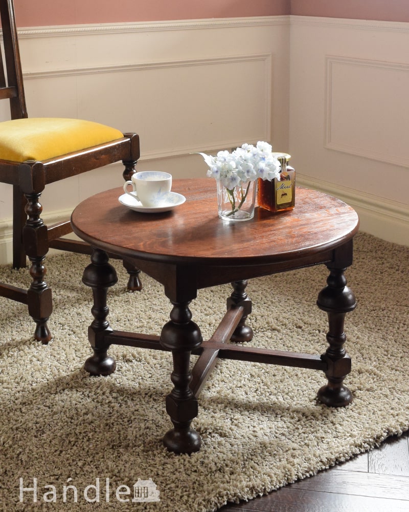 アンティークのコーヒーテーブル、重厚感漂う丸い形のオーク材のローテーブル (j-2720-f)