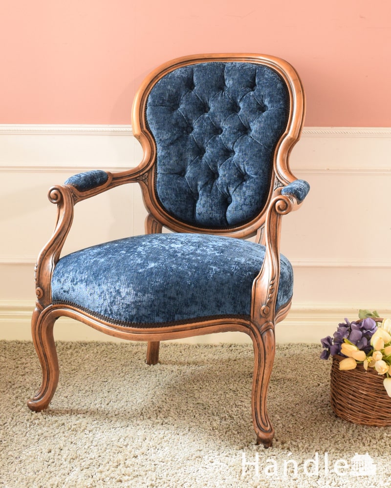 アンティークの贅沢な椅子、猫脚が優雅なアーム付きの一人掛けソファ(q 
