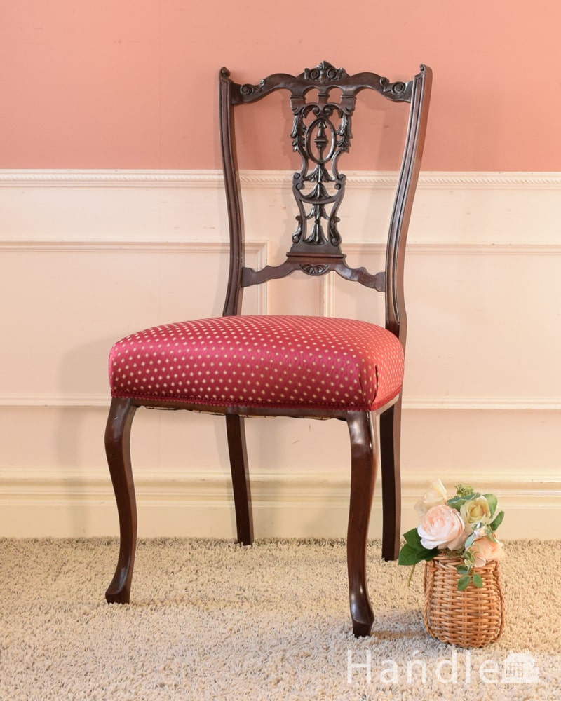 アンティークのサロンチェア、透かし彫りが美しい英国の椅子