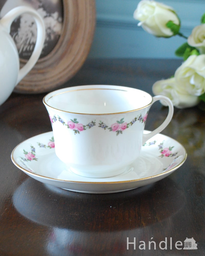 エインズレイ窯のカップ＆ソーサー、バラの模様が可愛いイギリスのアンティーク陶磁器 (m-4114-z)