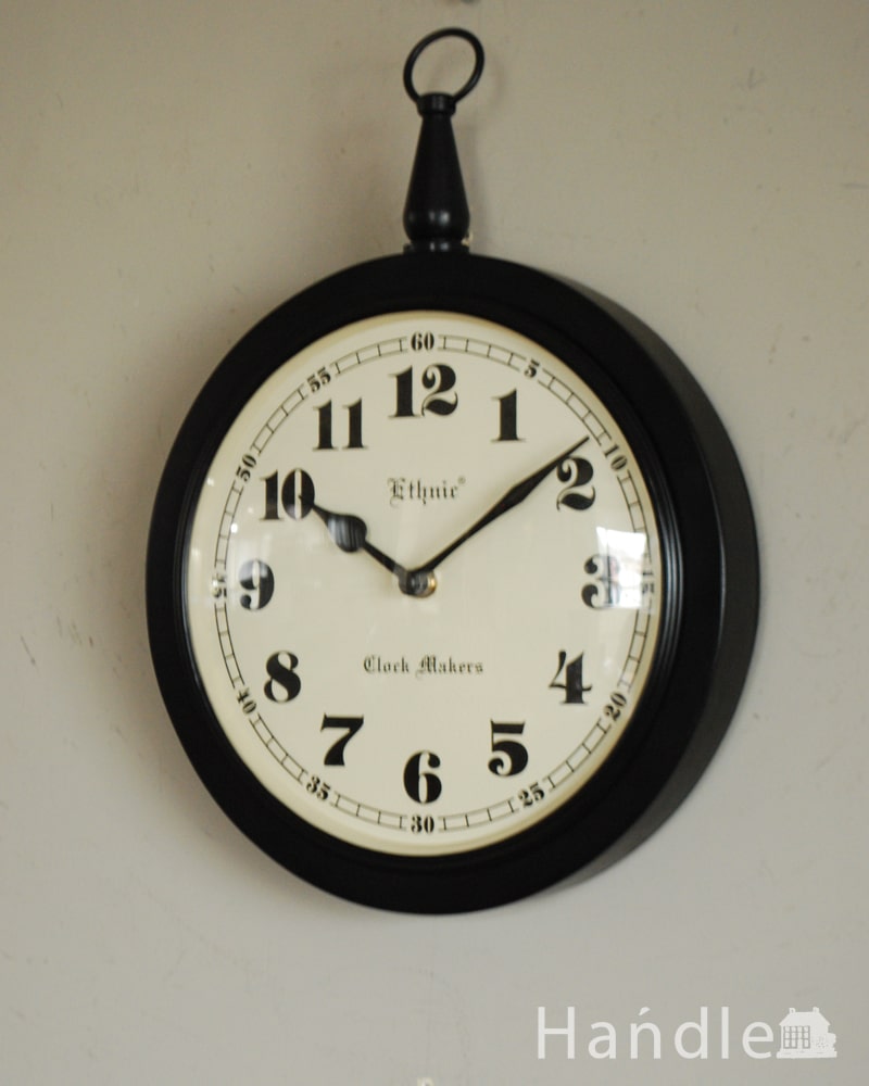 可愛らしいレトロな文字盤、アンティーク調のお洒落な壁掛け時計 (n8-093)