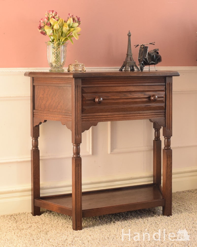 アンティークのコンソールテーブル、お部屋を華やかにしてくれる英国のアンティーク家具 (k-2928-f)