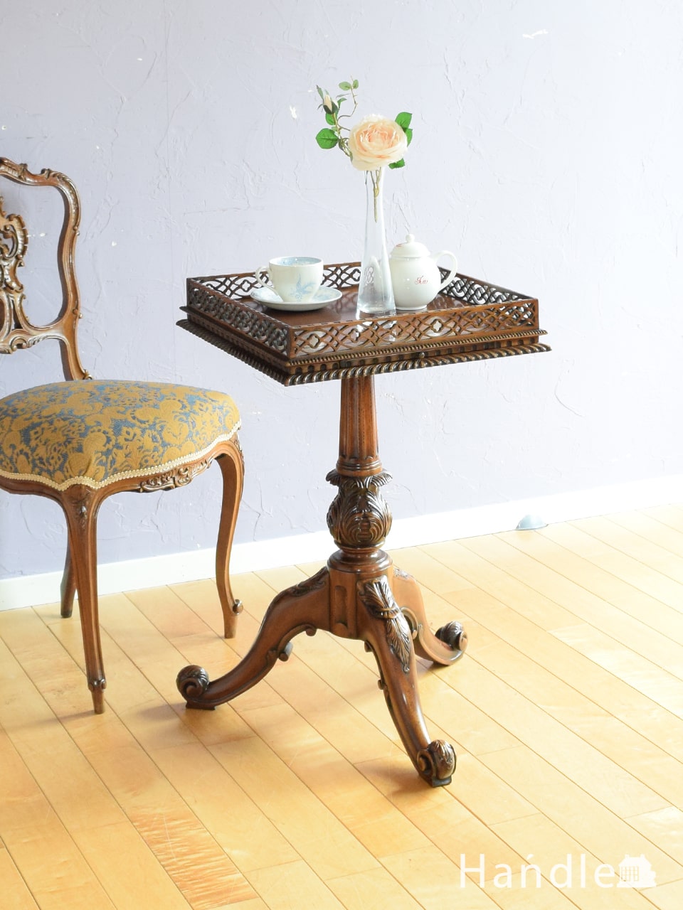英国のアンティークテーブル、装飾が特別美しい作業台付きのオケージョナルテーブル (k-2958-f)