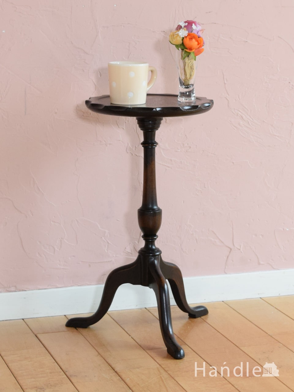 英国アンティークのおしゃれなテーブル、美しい3本脚が魅力的なワインテーブル (q-2828-f)