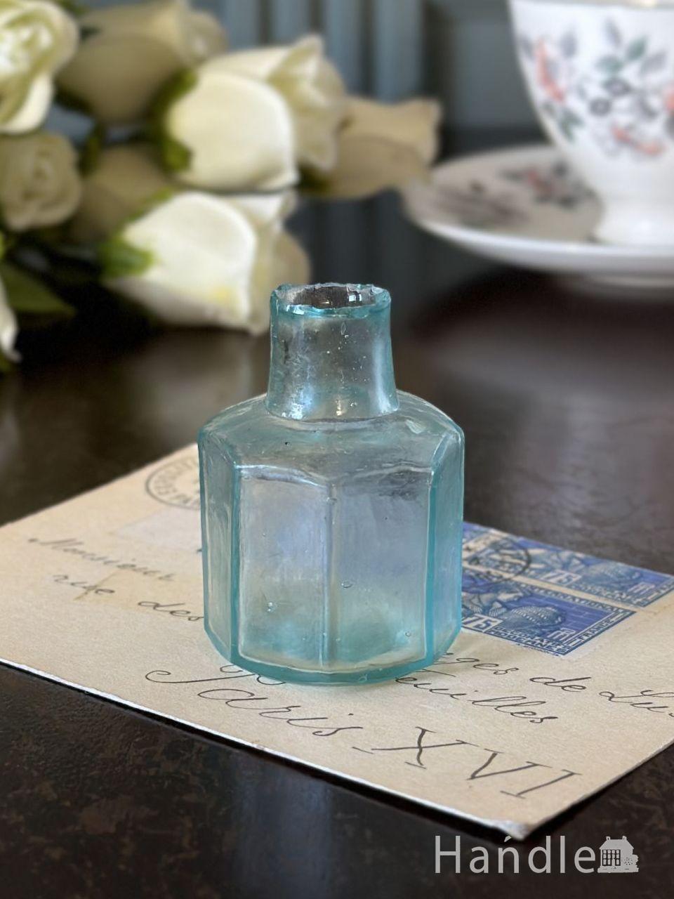 アンティークガラスのおしゃれな小瓶、英国から届いた八角形のインクボトル