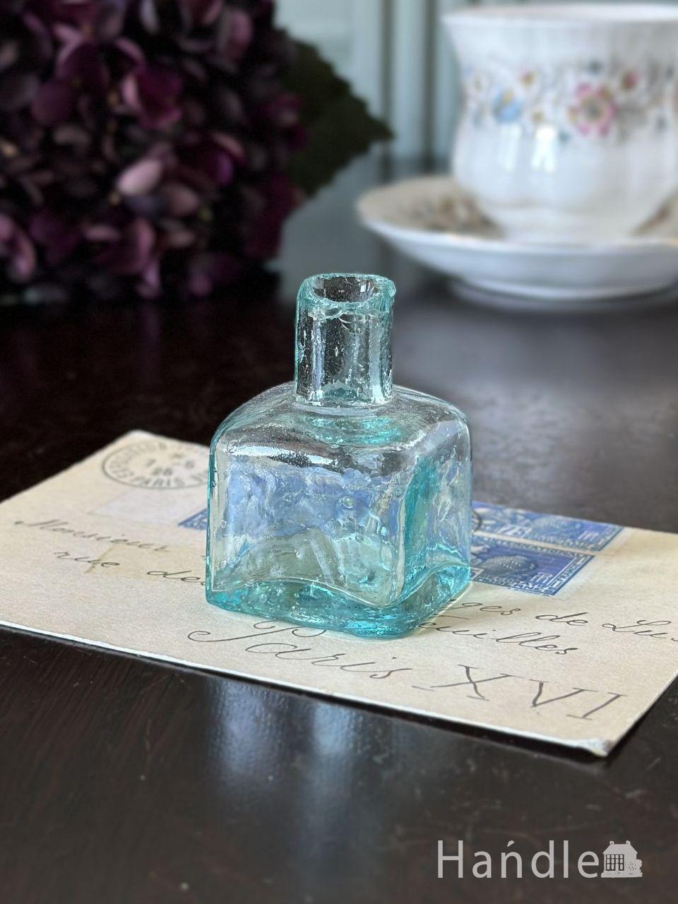 四角い形のアンティークのおしゃれなガラス瓶、ビクトリア朝のインクボトル(d-1914-z)｜アンティーク雑貨