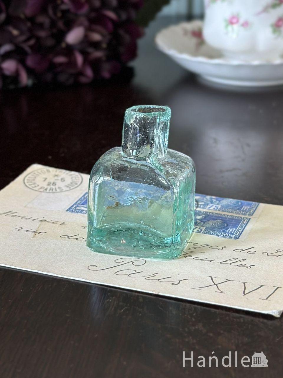 アンティークガラスのおしゃれな雑貨、四角い形のヴィクトリアンインク瓶 (d-1924-z)