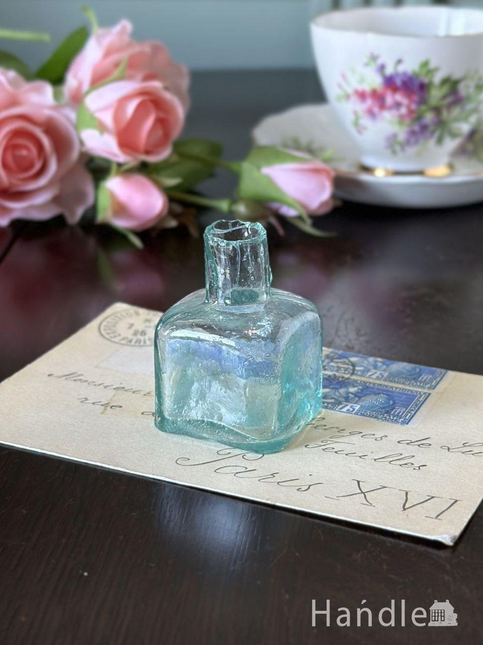アンティークガラスの美しい瓶、英国から届いた四角いインクボトル (d-1922-z)