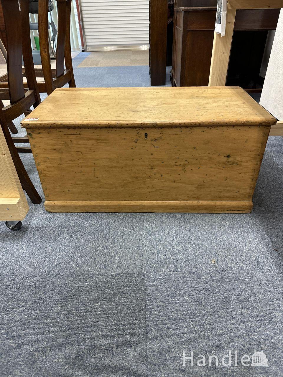 イギリスから届いたアンティークの箱型収納家具、オーク材のおしゃれな