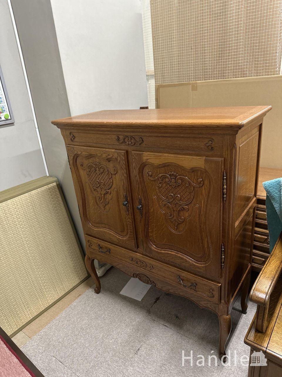 英国アンティークのおしゃれな家具、扉と引き出しが付いたキャビネット