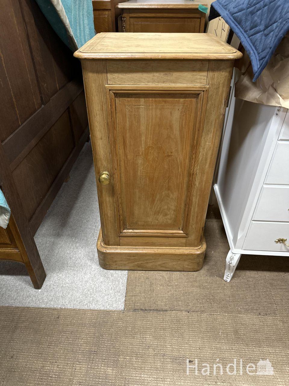 サイドキャビネット