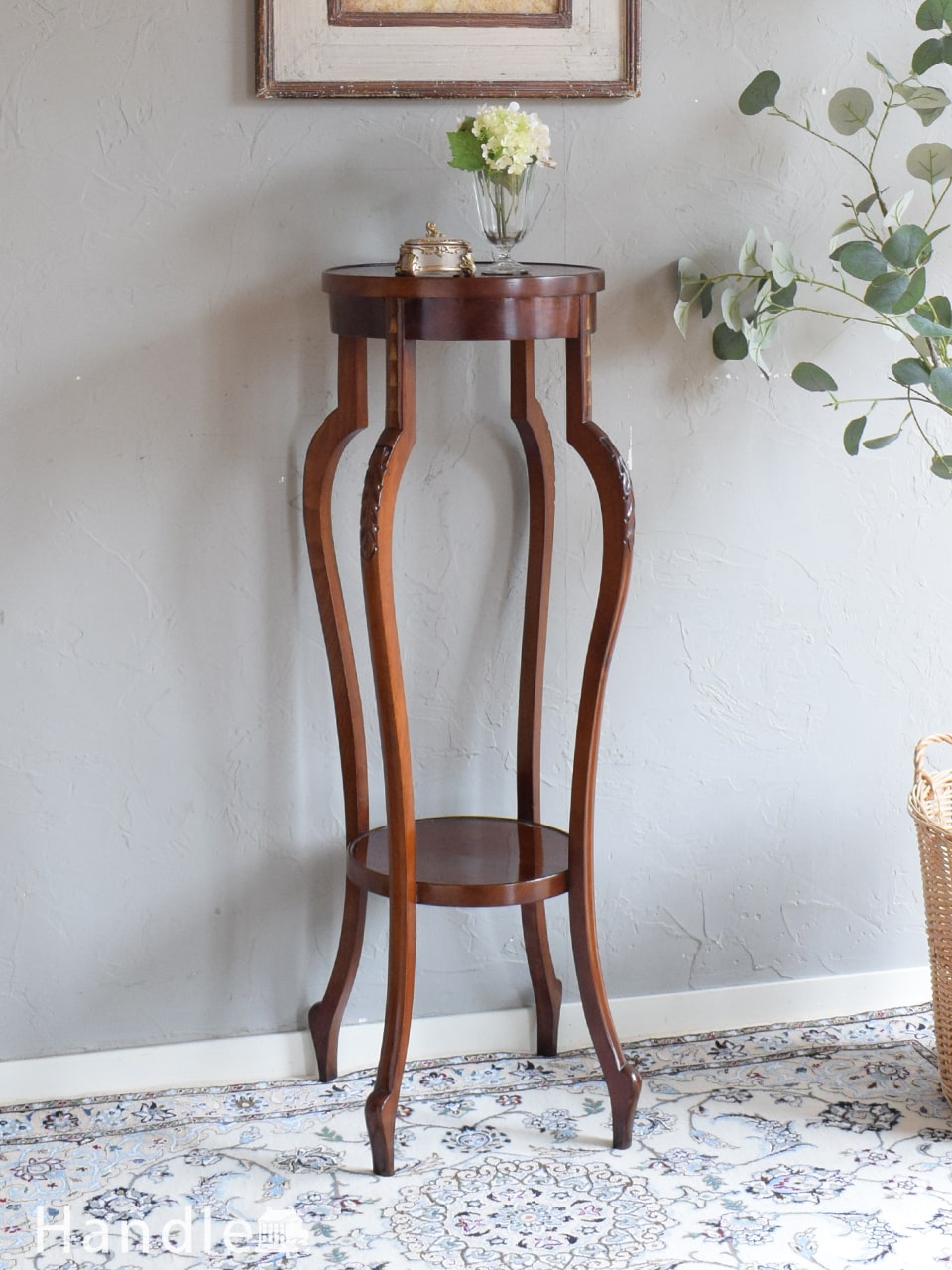 テーパードレッグが美しい英国のアンティーク、高級感漂うマホガニー材のプランツスタンド