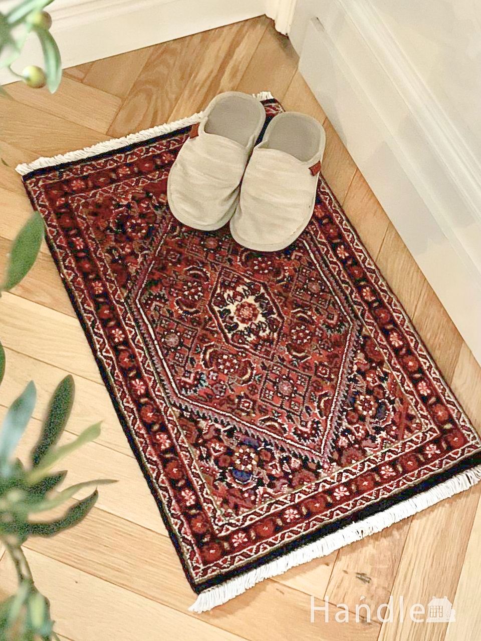 玄関マットに使えるペルシャ絨毯、ザンジャーンのおしゃれな手織りのラグ