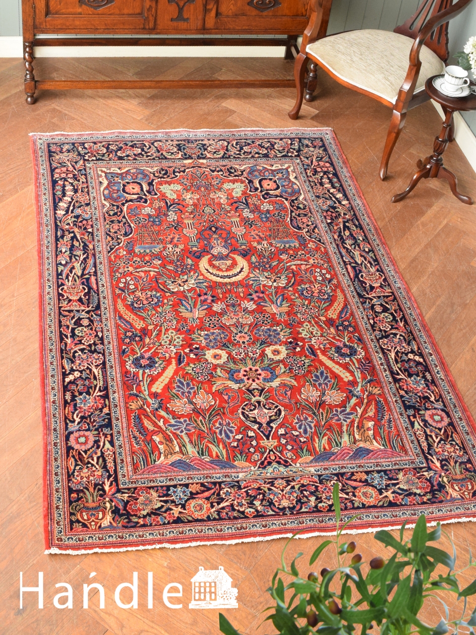 時を超えた美しい色のアンティーク絨毯、深みのある赤のKashan（カシャーン）のラグ