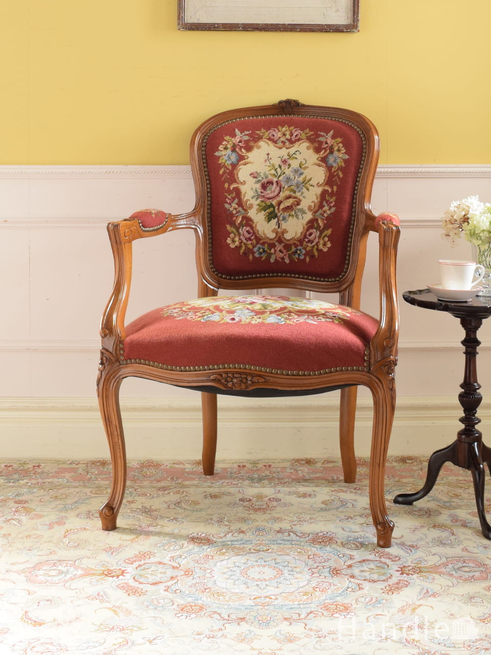 オトナ色の美しい猫足サロンチェア、フランスアンティークのプチポワン椅子 (j-768-c)