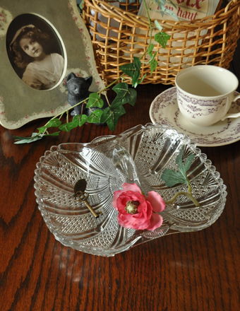 1940年代のアンティーク プレスドグラス  (pg-1683)