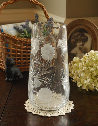 アンティークのお花がデザインされたフラワーベース ガラスの花瓶 Pg 2160 アンティーク雑貨