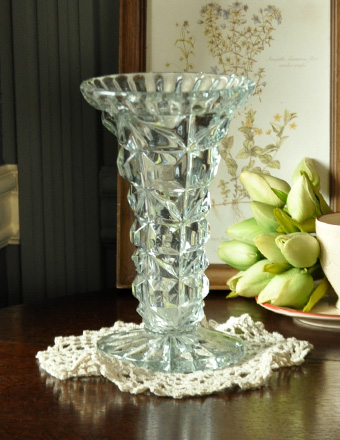 素敵なアンティークのインテリア雑貨、プレスドグラスのフラワーベース (pg-2358)