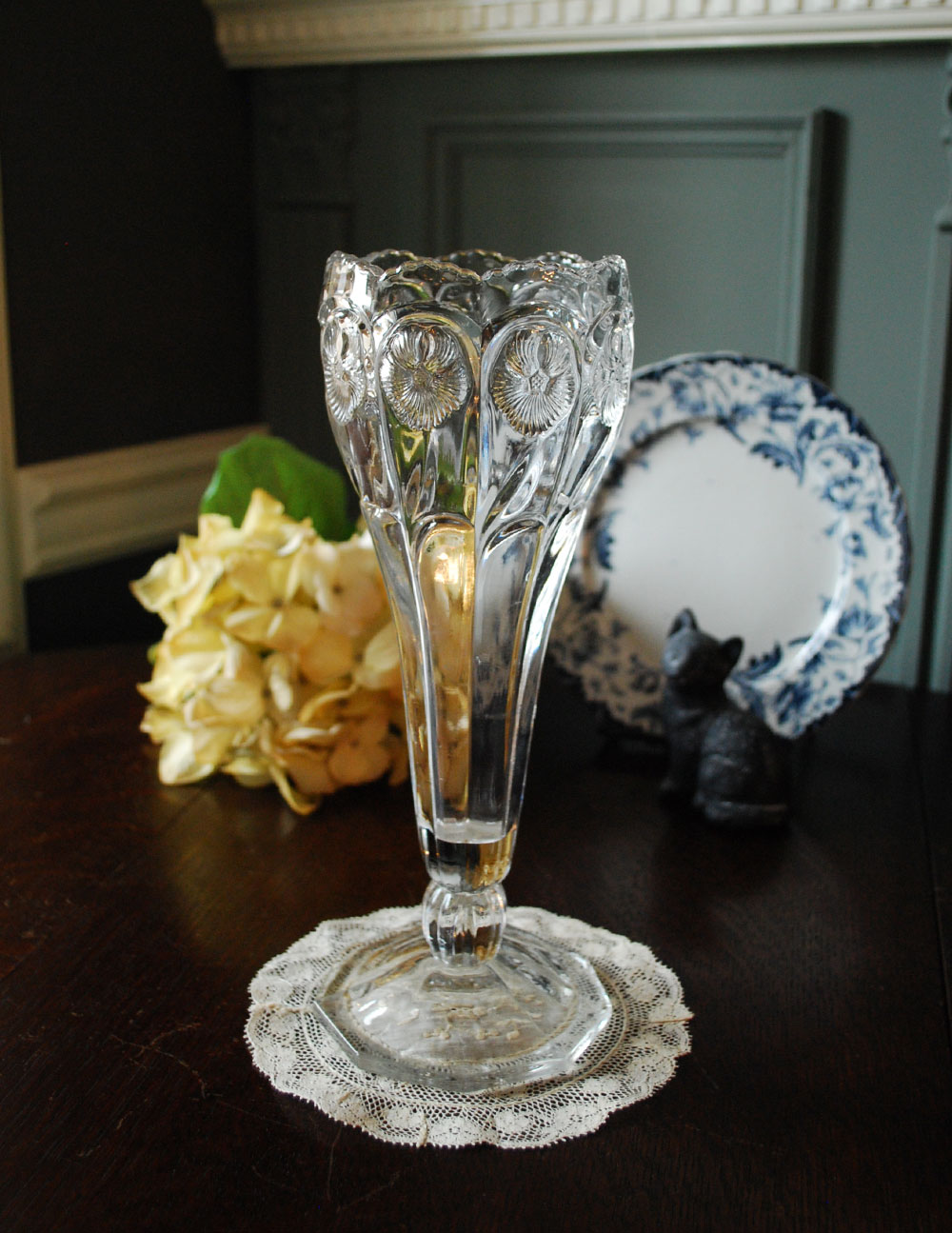アンティークの花瓶　ガラスのフラワーベース　プレスドグラス (pg-2546)
